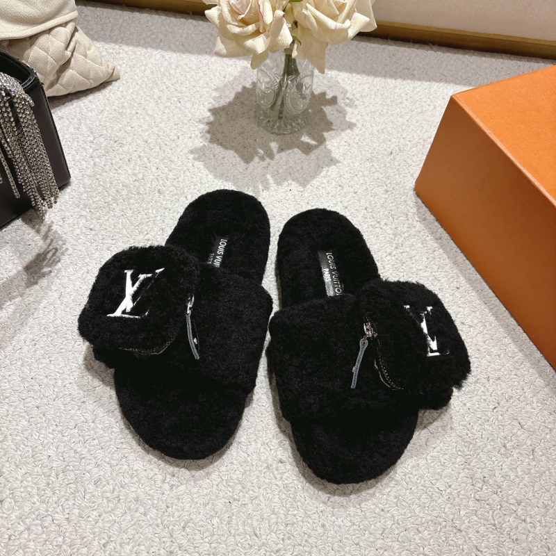 l0vis Vvtt0n slippers